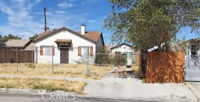 44913 Redwood Ave, Lancaster, CA 93534 - photo 2