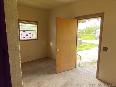 809 N Muskogee Ave, Okmulgee, OK 74447 - photo 7