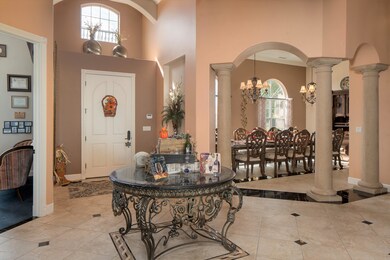 Foyer - 950 Grapevine