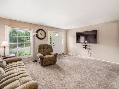 669 Simbury St, Columbus, OH 43228 - photo 5