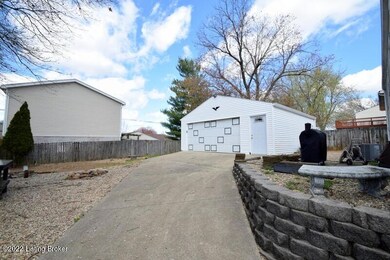 8208 Laurel Grove Ct, Louisville, KY 40228 - photo 4