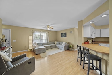 3584 Hunters Ct unit 8, Grass Lake, MI 49240 - photo 3