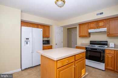 4512 Del Mar Dr, Reading, PA 19606 - photo 3