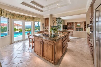 Dining room and family room are adjacent to the ki