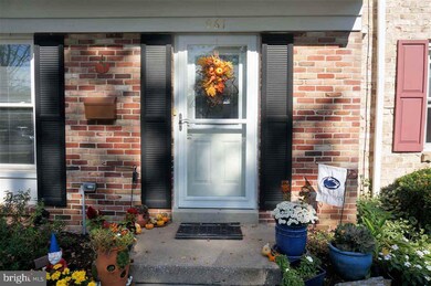 961 E Maple St, Palmyra, PA 17078 - photo 2