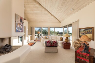 004_Living Room