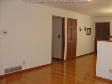 717 4th Ave, Montgomery, WV 25136 - photo 6