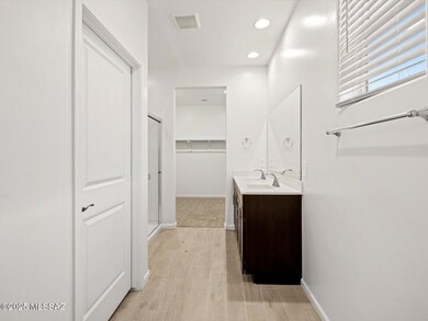 761 W Calle Cubeta, Sahuarita, AZ 85629 - photo 4