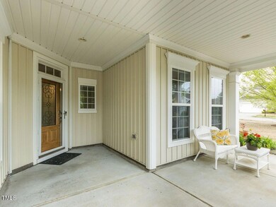 005-1280x960-front-porch