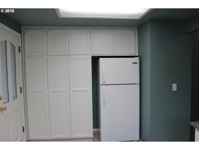 3472 Honeywood St, Eugene, OR 97408 - photo 6