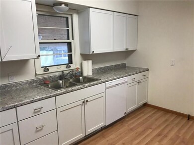 1106 N 5th Ave E, Newton, IA 50208 - photo 3