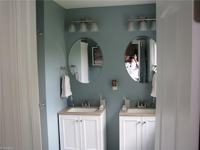 5515 Grove Forrest Dr, High Point, NC 27263 - photo 2