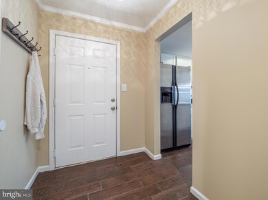 806 Amber Tree Ct unit 806-101, Gaithersburg, MD 20878 - photo 2