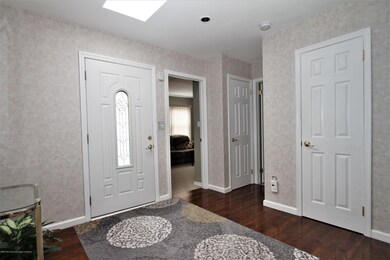 10 long foyer and skylight