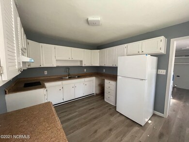 1006 Sioux Dr, Jacksonville, NC 28540 - photo 2