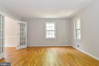 6811 Stoneybrooke Ln, Alexandria, VA 22306 - photo 2