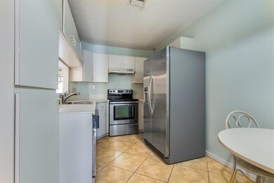 Kitchen/ Eat In Area