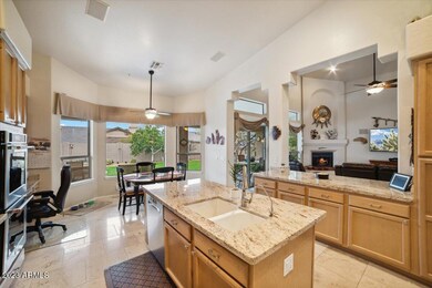 Eat-in kitchen(2)