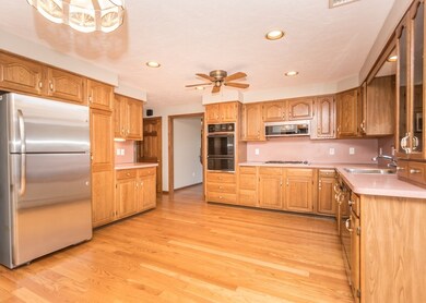 8 Wight St, Waltham, MA 02452 - photo 4