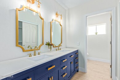 7 Primary bath with dual sinks