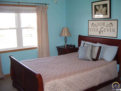 3320 SW 46th St, Topeka, KS 66610 - photo 7