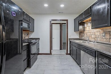 104 Joyce Rd, Hendersonville, NC 28792 - photo 4