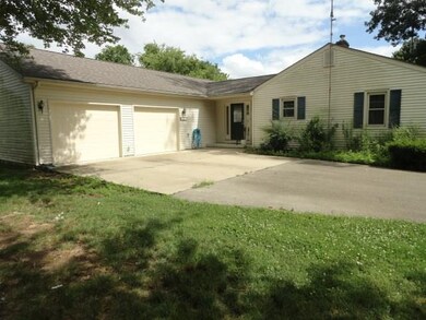 3239 Mccullough Ln, Columbus, IN 47203 - photo 3