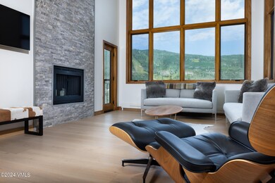 HighlandsRanch407_Living1