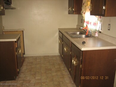 407 Rock St, Taylor, PA 18517 - photo 2