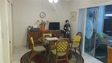Dining room with sliders to Lanai
