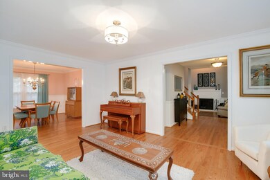 112 Connemara Dr, Sterling, VA 20164 - photo 5