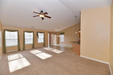 Large Great Room w/vaulted clg & nice windows!