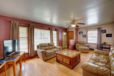 839 Spruce St, Aurora, IL 60506 - photo 4