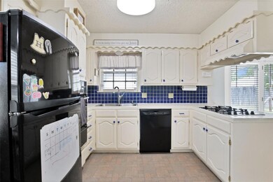 2304 Windsor Ct, Bedford, TX 76022 - photo 7