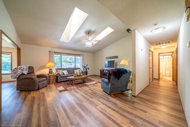 1744 Soda Springs Cir-12