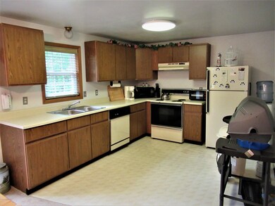 112 Moss Ct, Dingmans Ferry, PA 18328 - photo 6