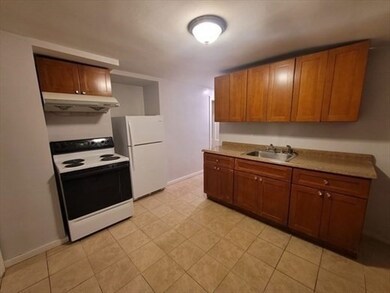 170 Safford St unit 3, Quincy, MA 02170 - photo 3