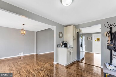 27 Roosevelt Ave, Mount Ephraim, NJ 08059 - photo 3