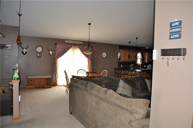 3625 Richland Dr, Columbus, IN 47203 - photo 2