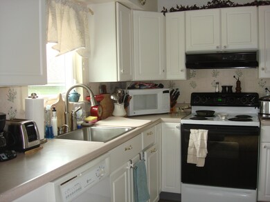 31 Rhode Island Ave, Pittsfield, MA 01201 - photo 3