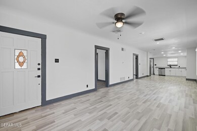3800 Altura Ave unit Front, El Paso, TX 79903 - photo 2