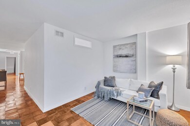 Carriage House unit 701, Washington, DC 20037 - photo 2