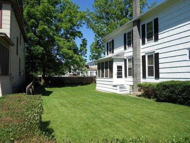 Yard/Garden Fenced in yard!
