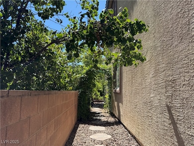 2019 Suzy Nagle Ave, Las Vegas, NV 89106 - photo 4