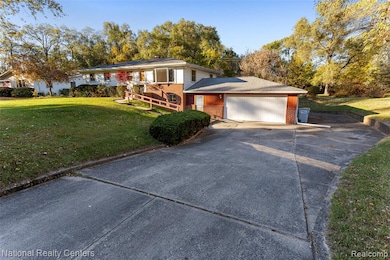 11655 Shorecrest Ct, South Lyon, MI 48178 - photo 3