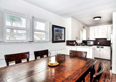 Upstairs back Unit - Dining 