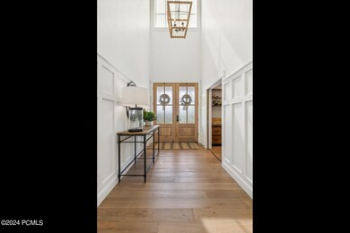 2_Entryway_1800x1200_4139639