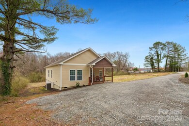 68 Brevard Knoll Dr, Hendersonville, NC 28792 - photo 3