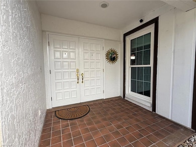 147 Round Key Cir unit P1, Naples, FL 34112 - photo 3