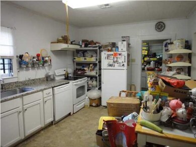 538 1/2 E Saint Peter St, New Iberia, LA 70560 - photo 3